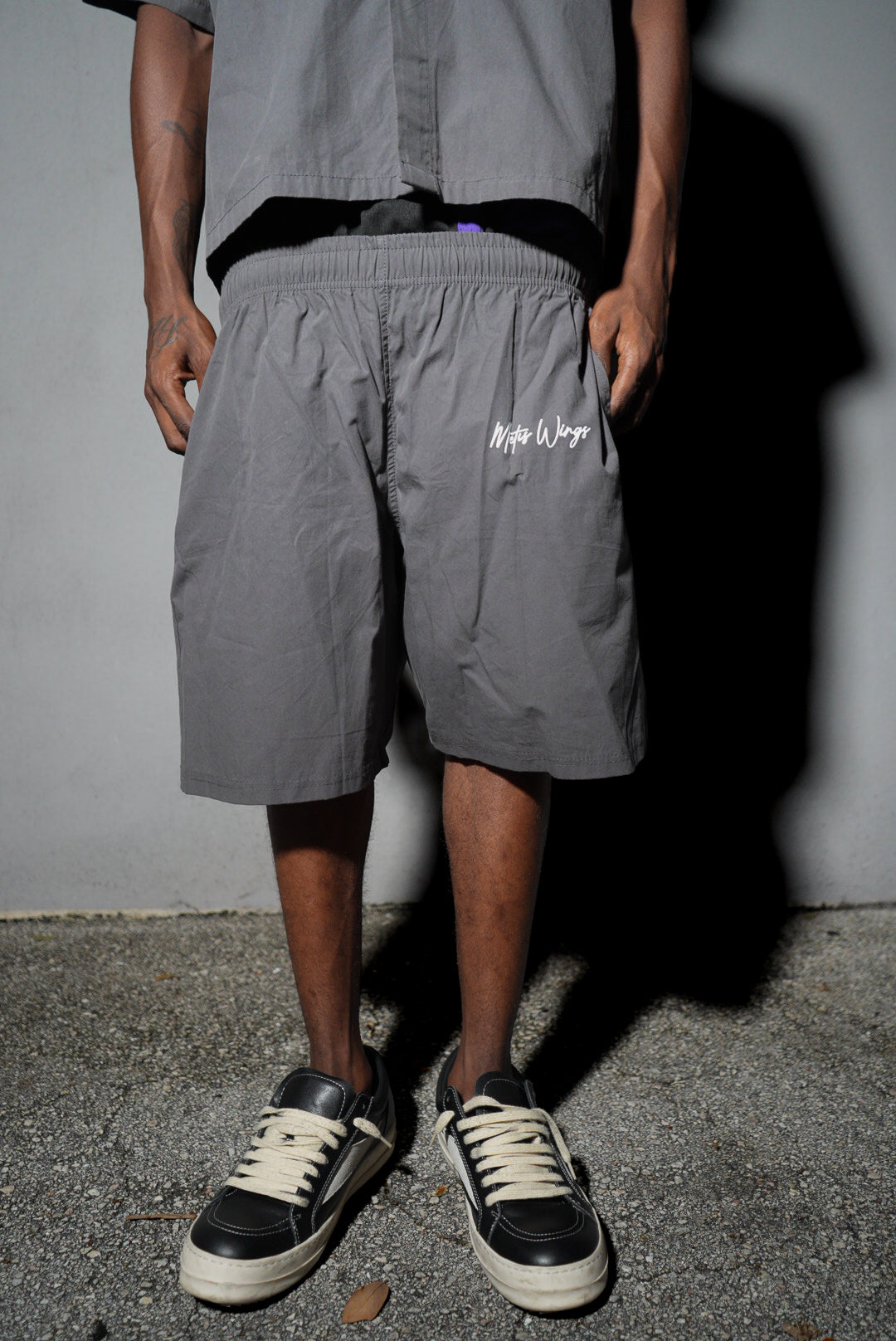 SIGNATURE SHORTS [GREY]